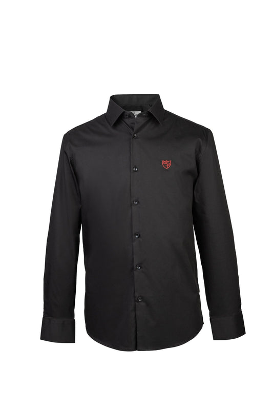 Freigestellte Frontansicht des schwarzen Luxushemds mit rotem Signature-Sticklogo. Klare Linien, puristischer Design und exklusive Verarbeitung - ein Statement für stilbewusste Herren.