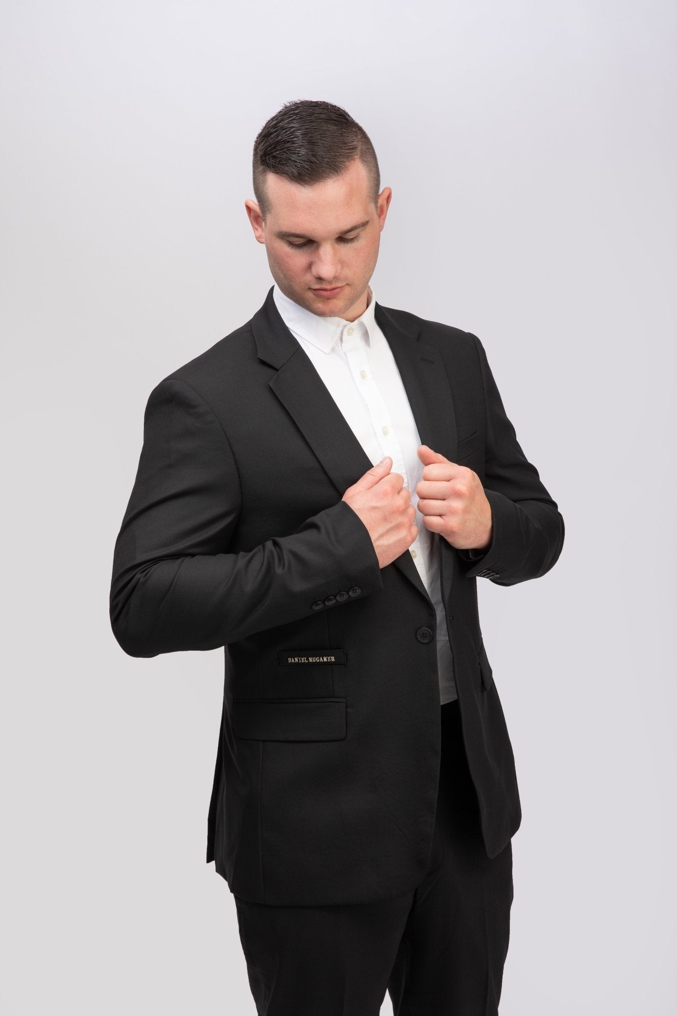 # Anzüge # Merinowolle #Schurwolle # Sakkos # Daniel Rügamer #Limitededition #DR# Anzugauswürzburg #Madeinitaly #Luxury #Suit #Suits #Black #Rügamer #Daniel #Würzburg 