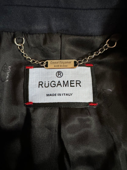 Hochwertiges Innenetikett Rügamer - Made in Italy - Ausdruck italienischer Maßarbeit und Qualität.