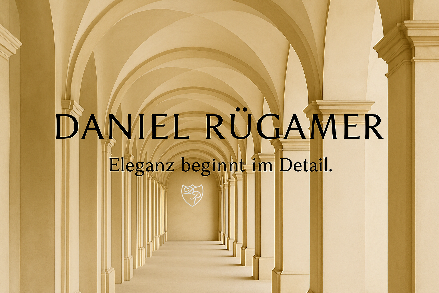 Goldene Torbögen in Palazzio Rom mit Signaturen Daniel Rügamer Eleganz beginnt im Detail. Logo DR